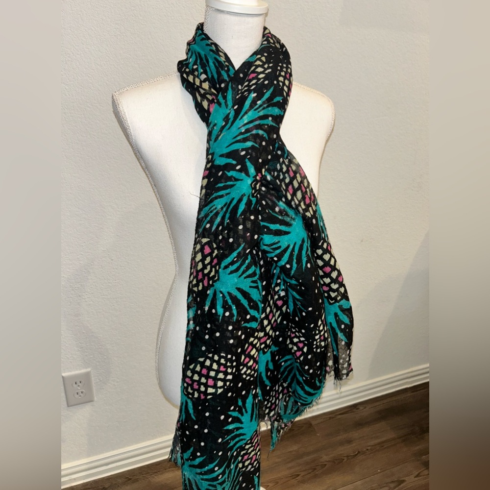 Women’s Pineapple Scarf